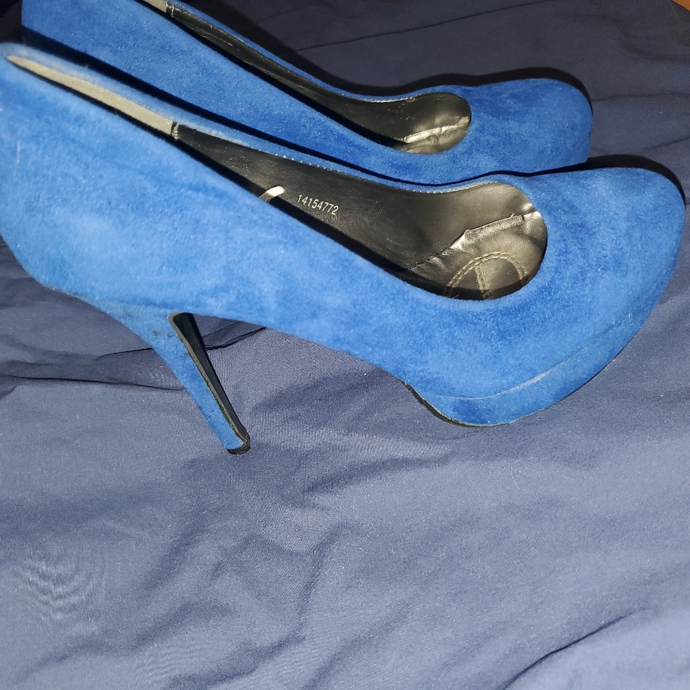 Heels - Picture 3 of 4